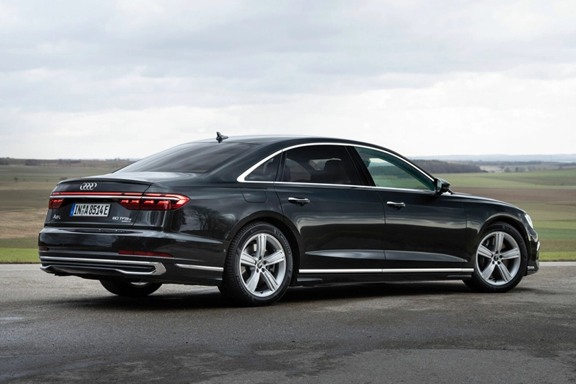 2022 Audi A8 e 2022 Audi A8 e lifestyle image