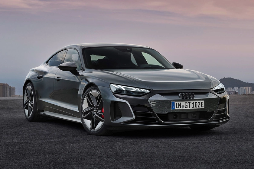 2022 Audi RS e-tron GT 2022 Audi RS e-tron GT lifestyle image