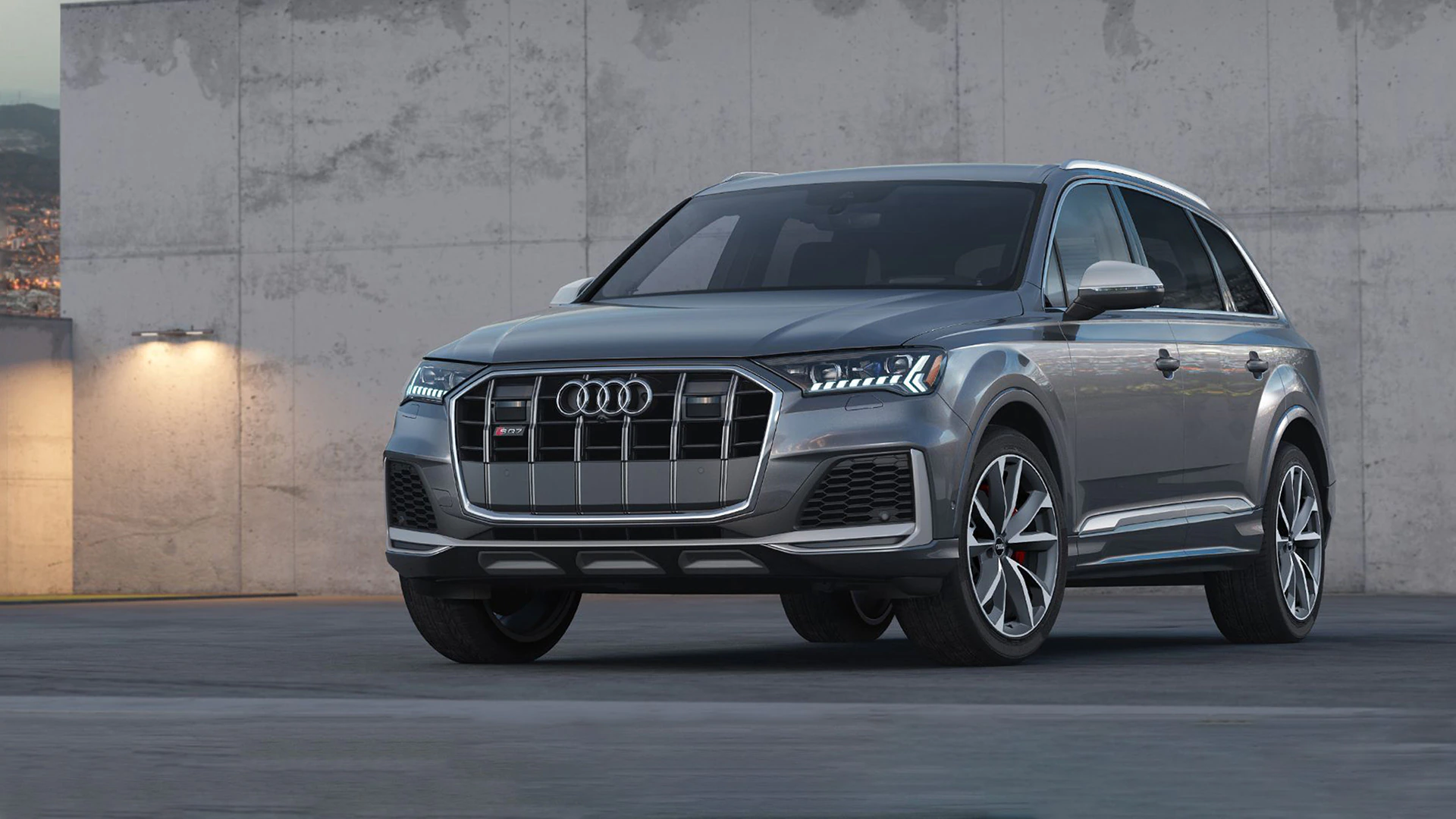 2022 Audi SQ7 Three-quarter front view of the Audi SQ7.