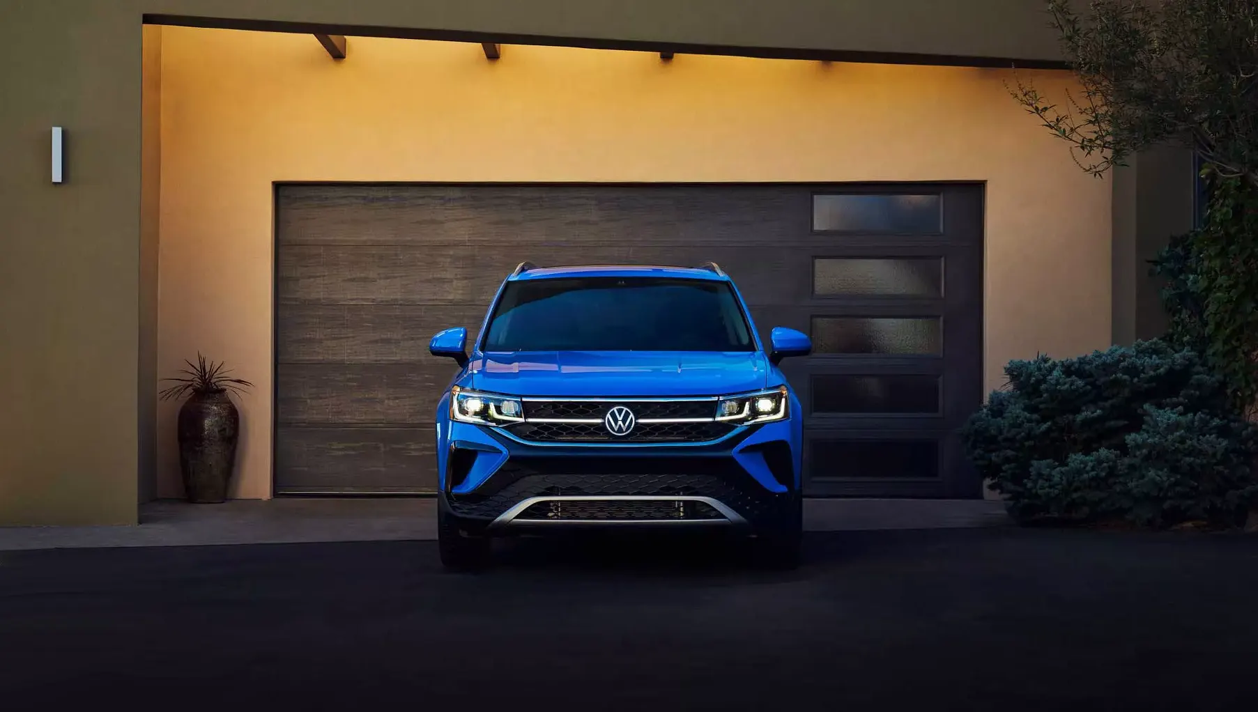 2021 Volkswagen Taos Front view of blue Taos