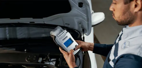 Software Updates a Volvo Technician performing computer updates