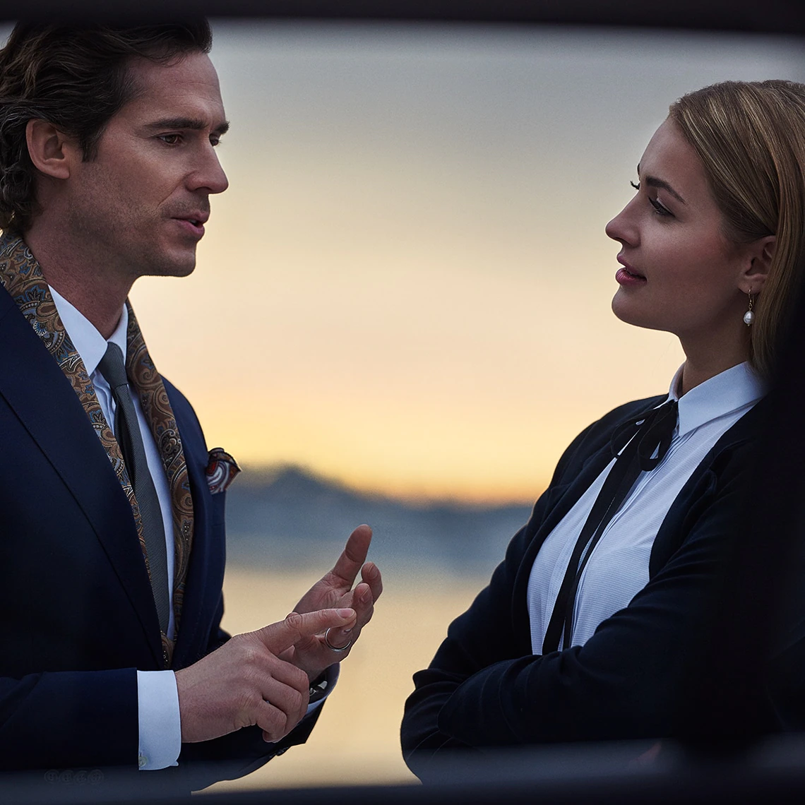 PLACE YOUR ORDER Female Volvo Concierge Expert talking to male customer