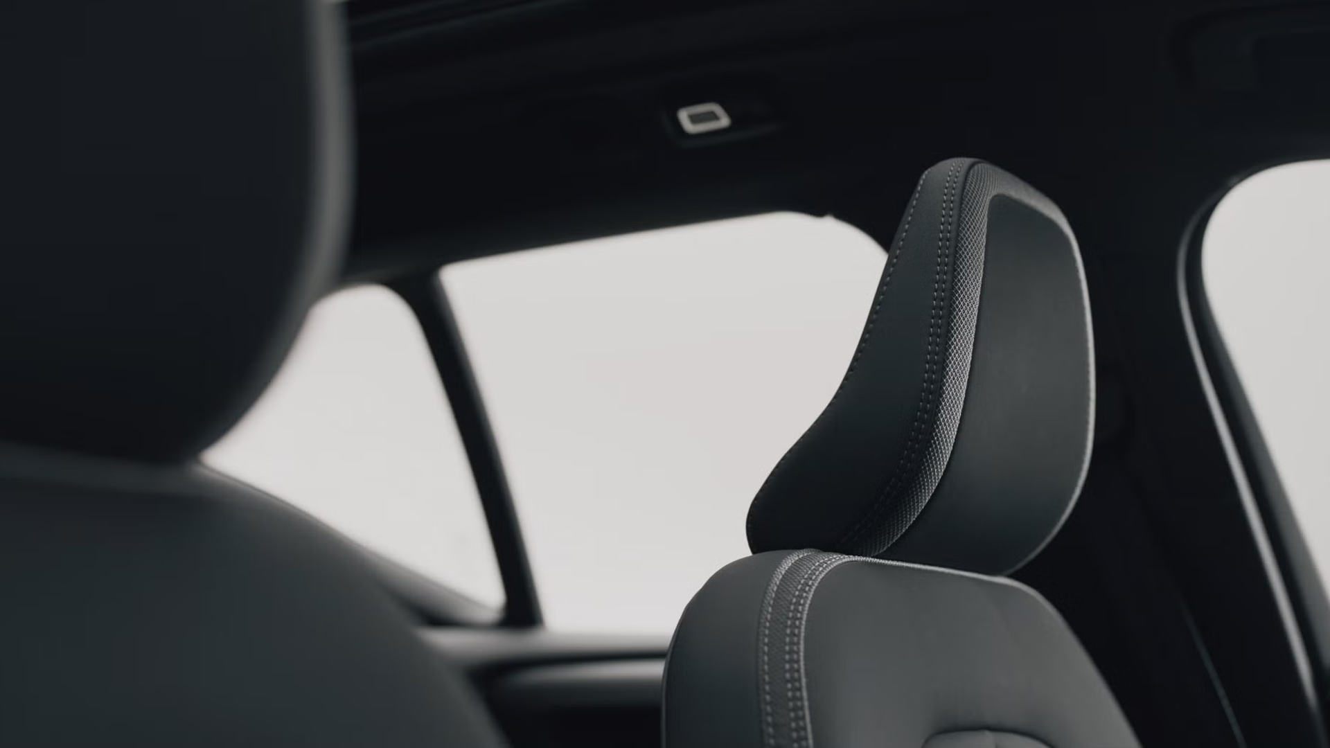 The premium interior of a Volvo EX40.