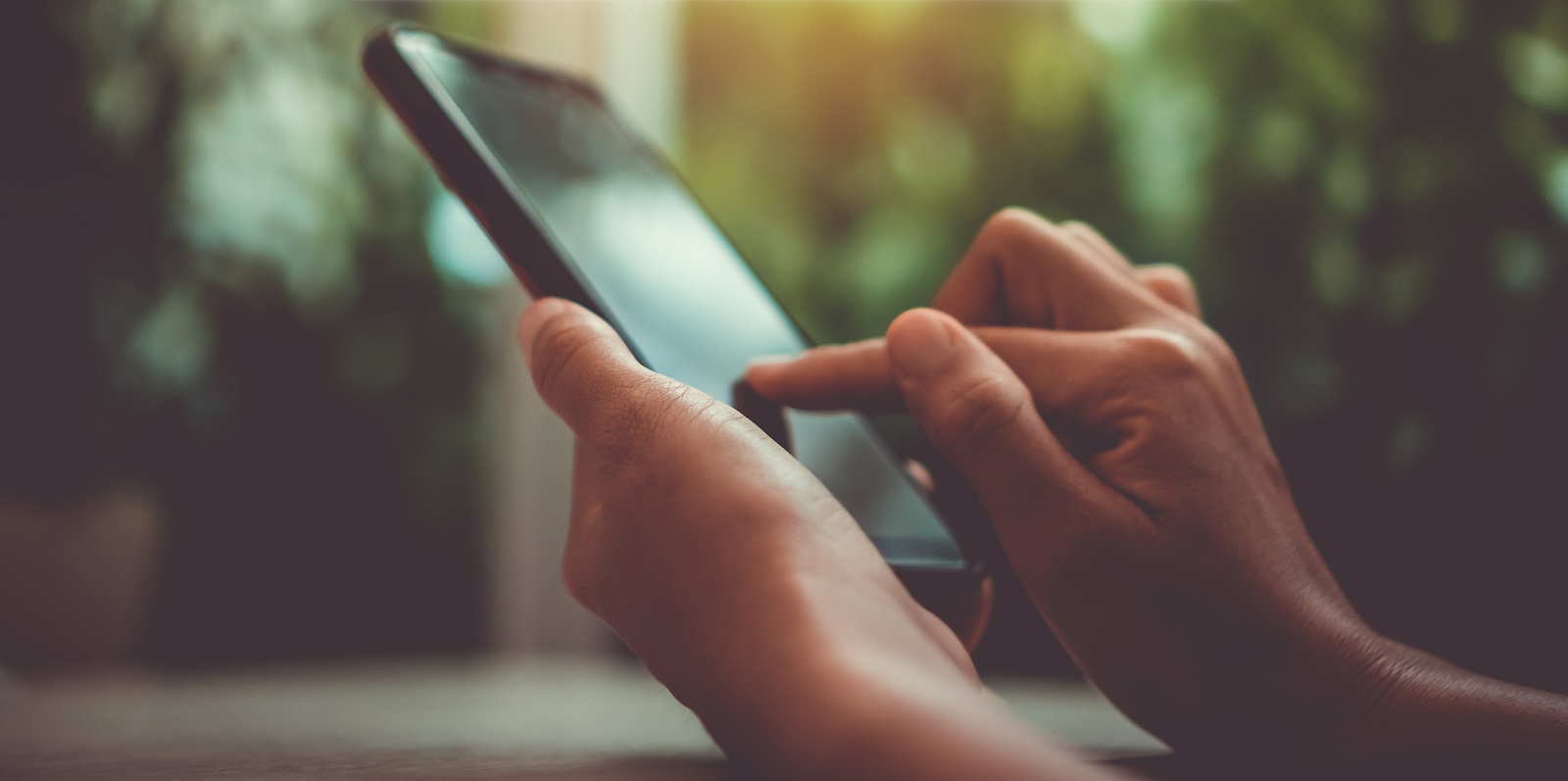 person using smartphone to customize their Honda deal online