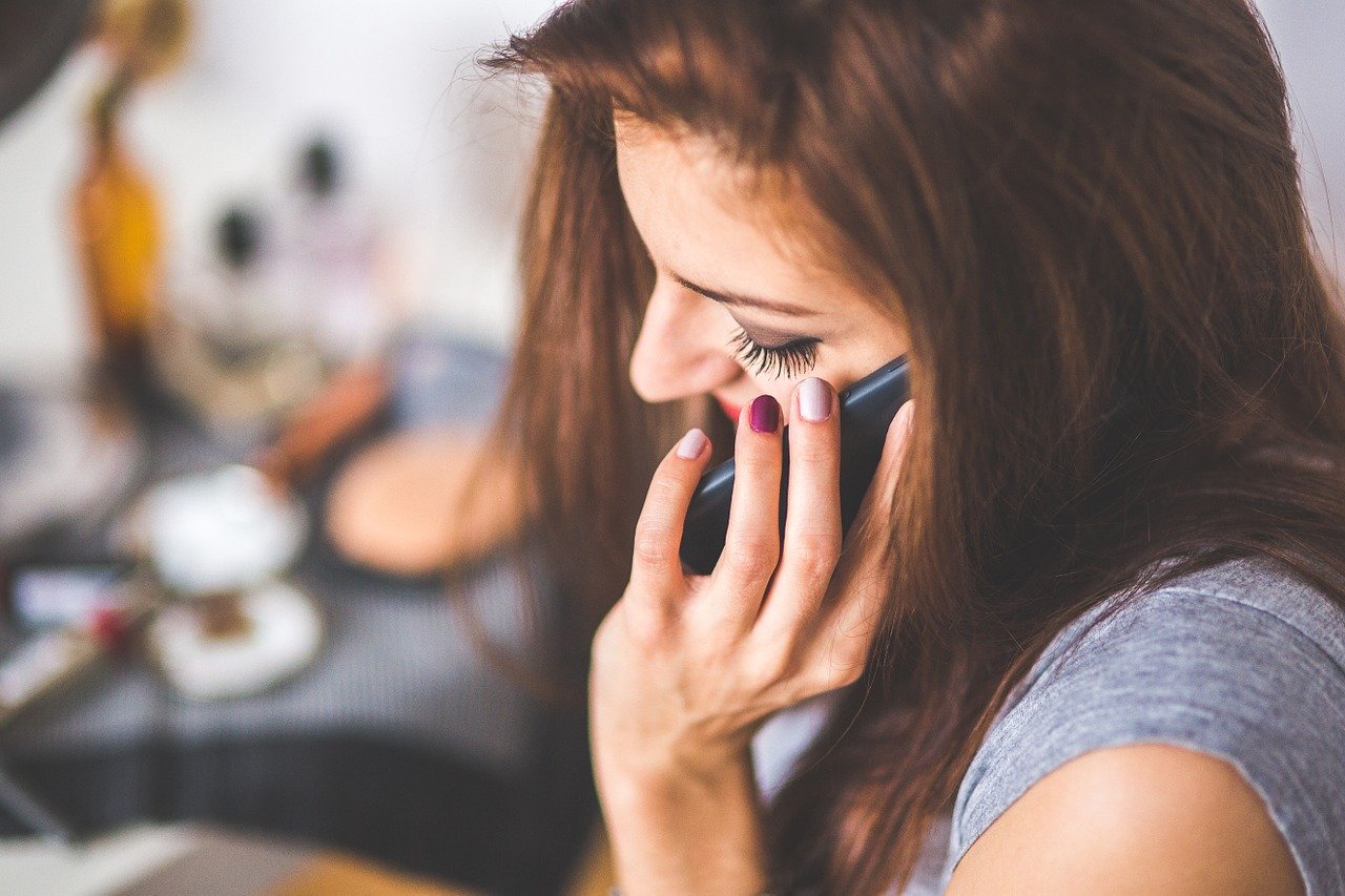 woman on the phone referring a friend to Davis Honda