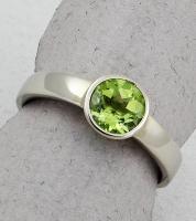 C. Priolo: Terry Seaver - Ring Peridot S-1231