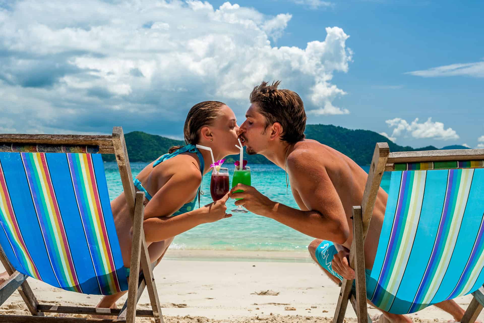 Молоденькая пара в отпуске - порно фото