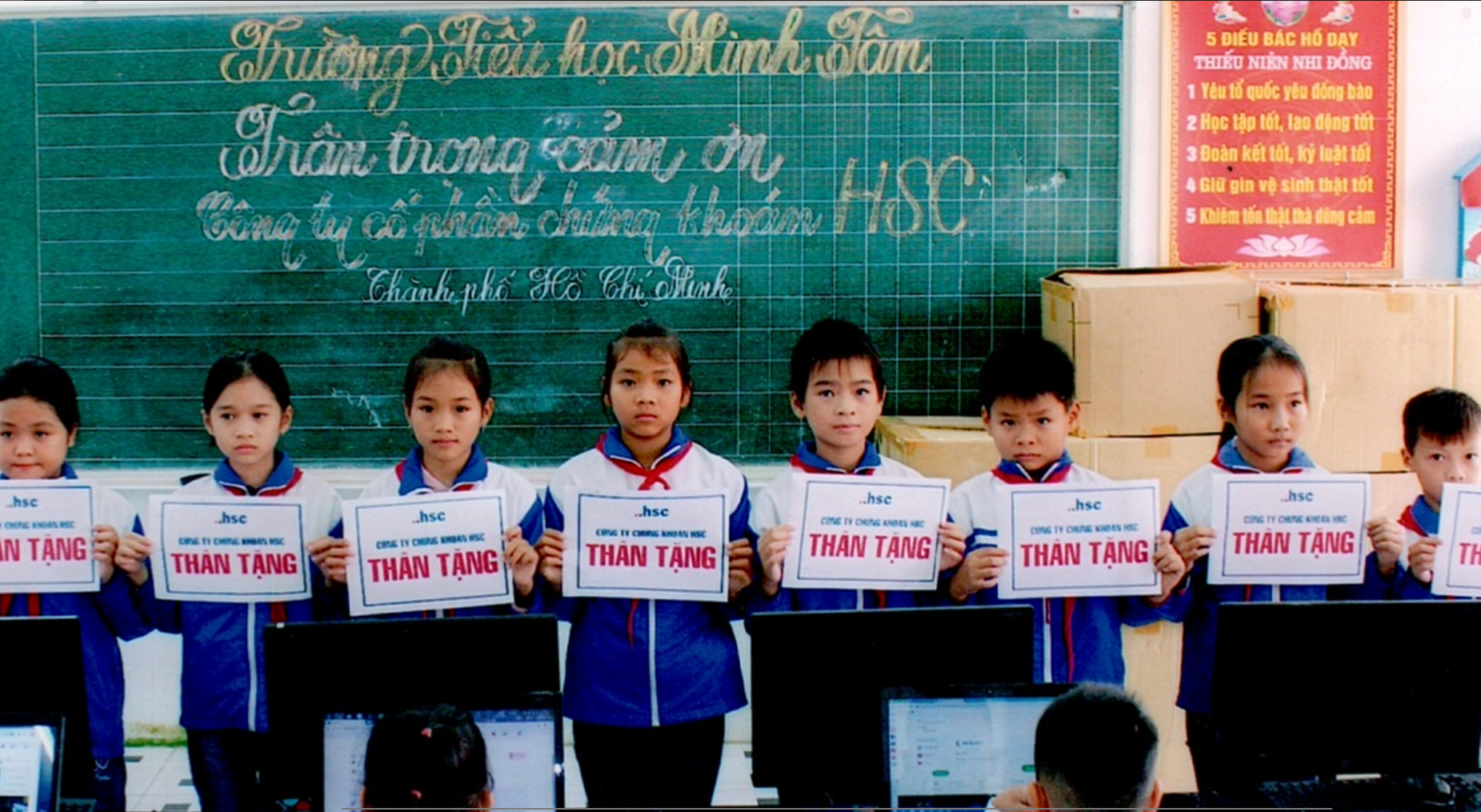 HSC gifting computers to a Minh Tan primary school