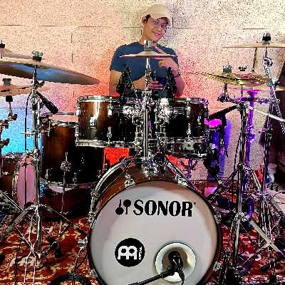 Kevin / Musician