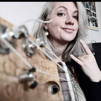 Emy / Musician