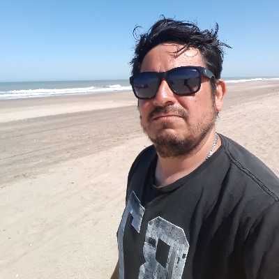Leo / Musician