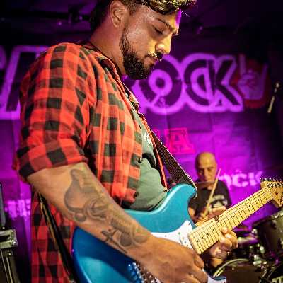 Gonzalo / Musician