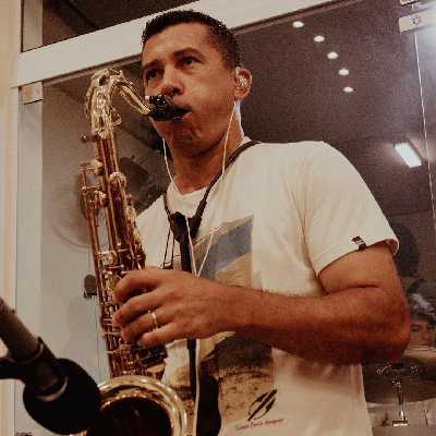Reginaldo / Musician