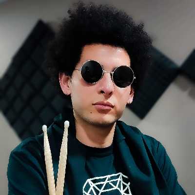 Đäňňý / Musician