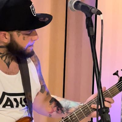 Luis / Musician