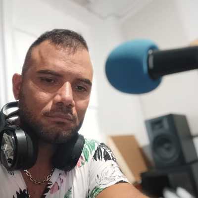 Andrés / Musician