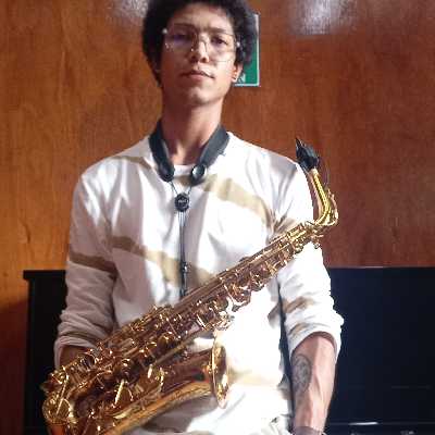 Luis / Musician