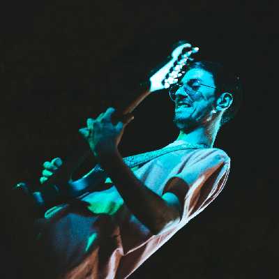 Andrés / Musician