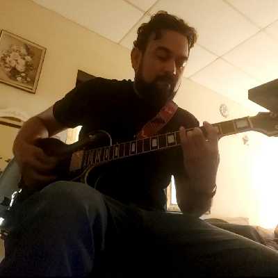 Roberto / Musician