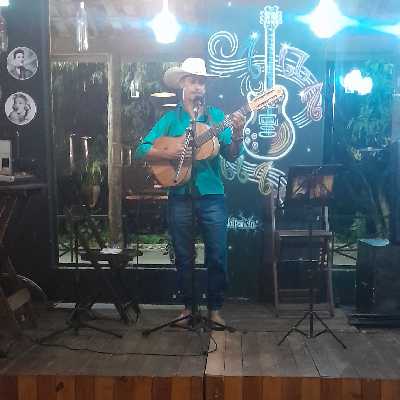 Carlos / Musician