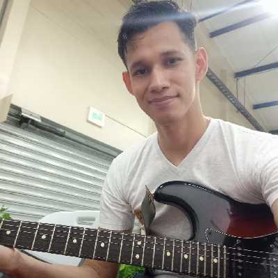 Luis / Musician