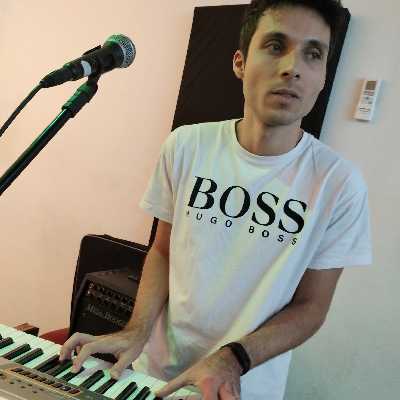 Raul / Musician