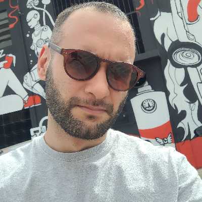 Hugo / Musician