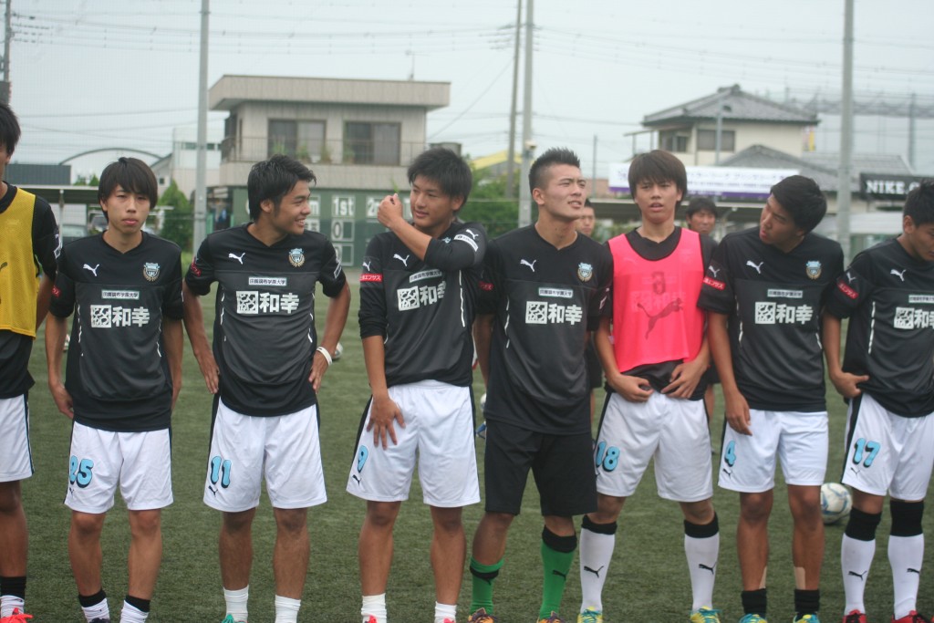 試合を前にした川崎フロンターレU-18の選手たち