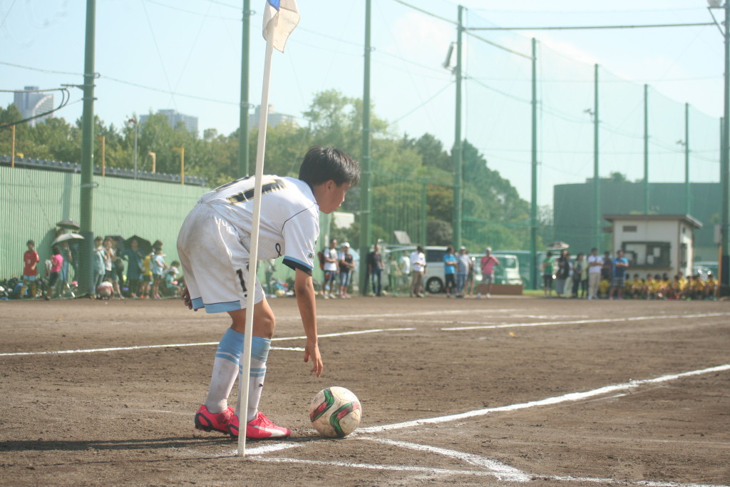 ほぼラストプレーとなった左コーナーキック。キッカーは山本蒼己選手