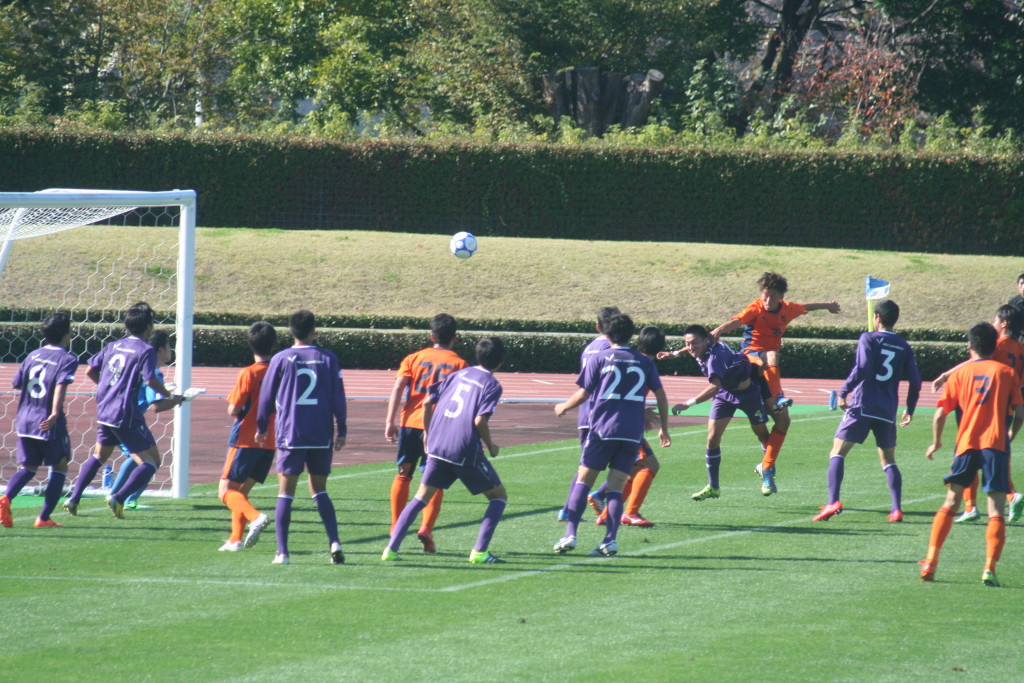 横浜FCユース出身、藺藤子龍選手が決めて法政大学が1点を返す