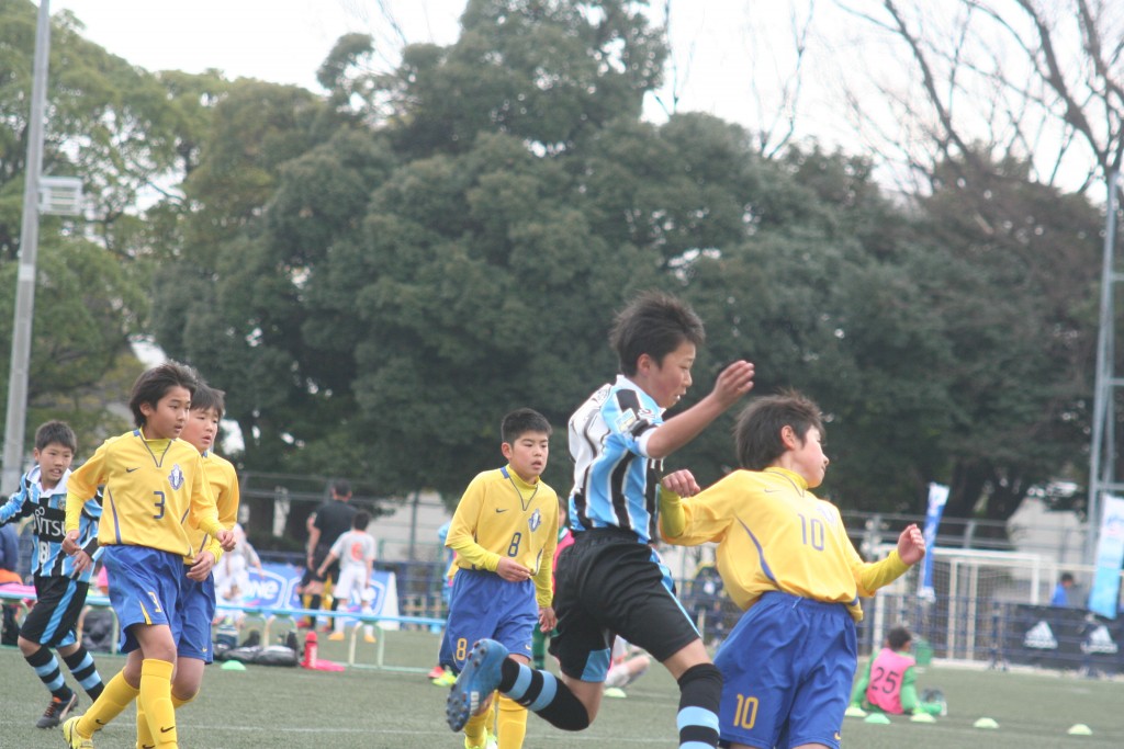 山下陽生選手が決めてフロンターレが先制する