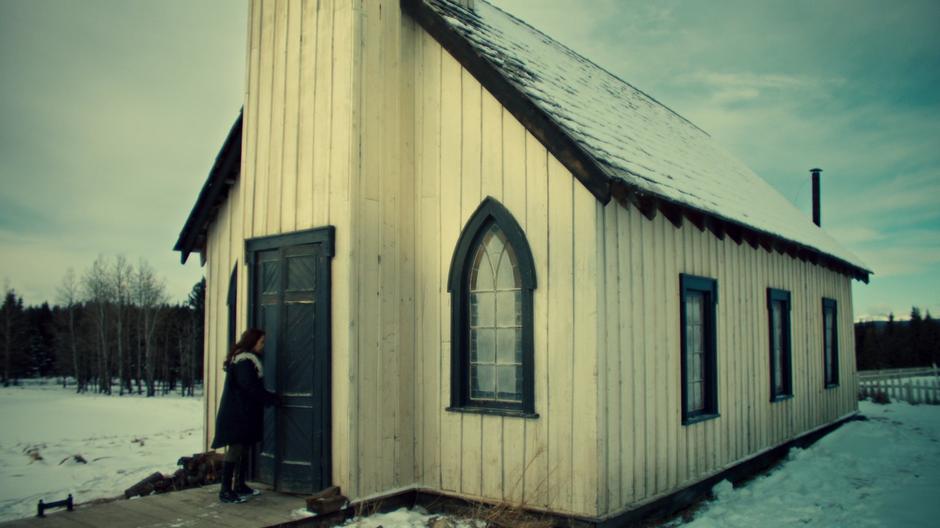 Wynonna enters the church in the past.