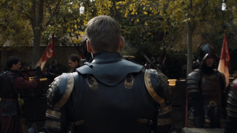 Jaime walks past more of his soldiers past a fountain.