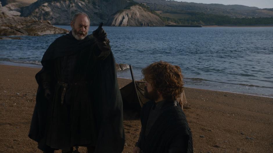 Davos points out the steep stairs leading up to the city to Tyrion.