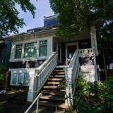 Photograph of Kitsilano Cottage By the Sea.