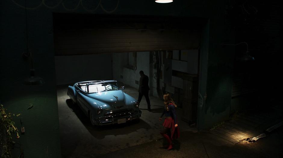 J'onn and Kara walk up to the spaceship disguised as a normal car.