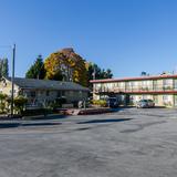 Photograph of Beach Grove Motel.