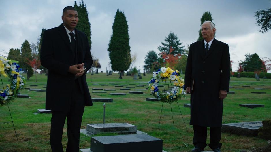 Jax gives the eulogy over Stein's grave.