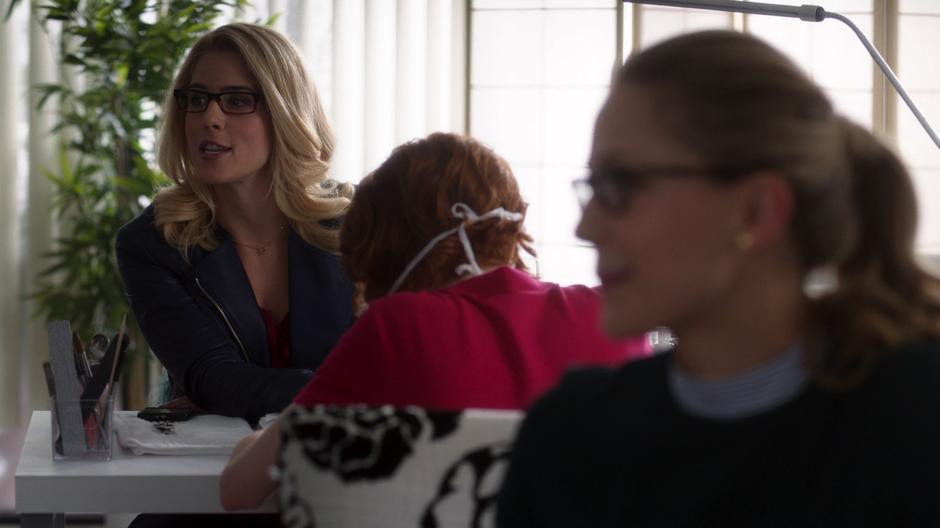 Felicity talks to the gang while she and Kara get their nails done.