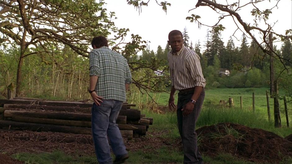 Shawn and Gus snoop around behind the farmhouse and find freshly dug holes.
