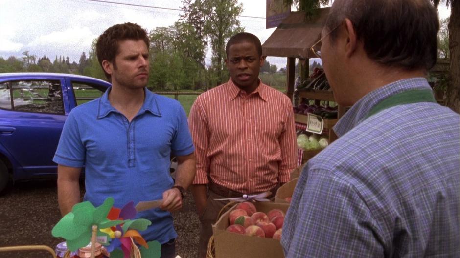 Gus questions the fruit stand vendor about what he remembers while Shawn thinks about something important.