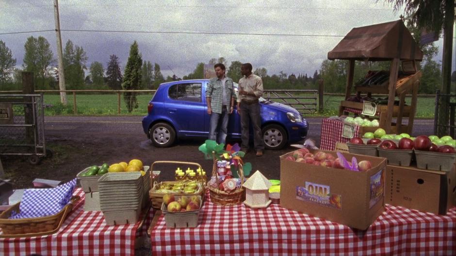 Shawn and Gus return to the fruit stand the following day.