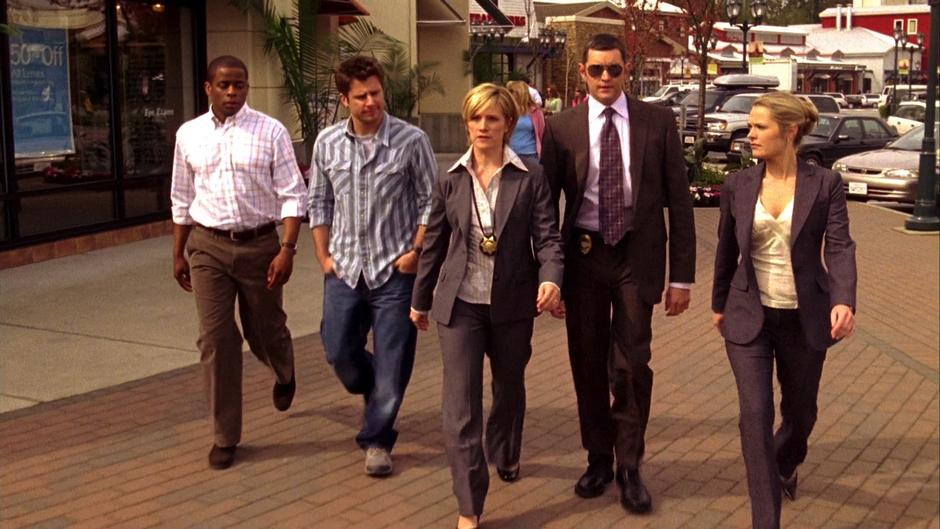 Gus, Shawn, Vick, Lassiter, and Juliet walk to the store.