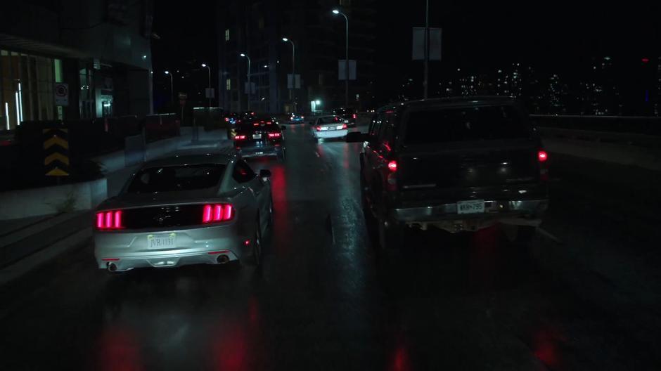 Mulder drives his car through traffic.