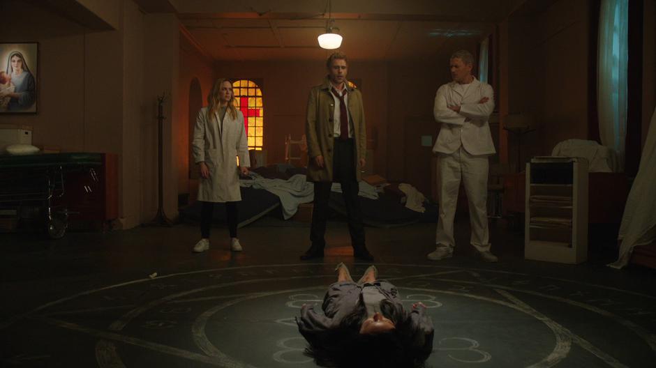 Sara, Constantine, and Leo prepare the second exorcism attempt on Nora Darhk.