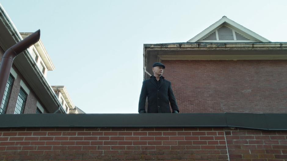 The old Darhk stands on the roof and looks around.