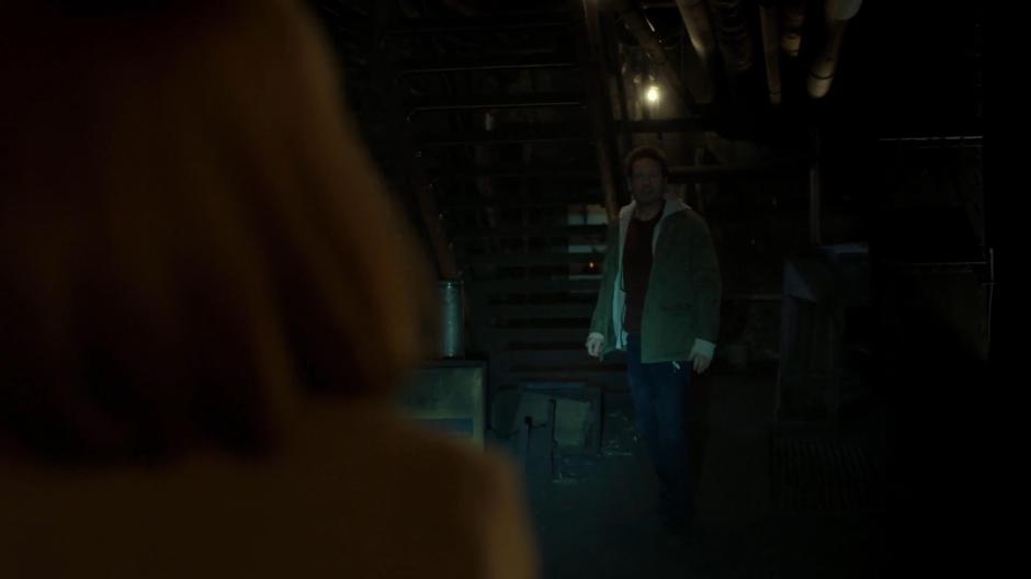 William in Mulder's disguise turns towards Scully.
