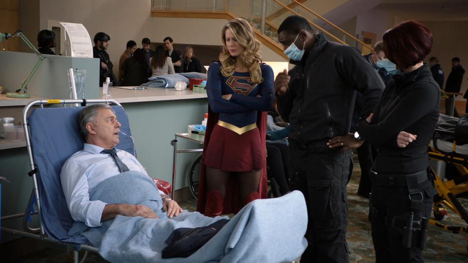 Kara, J'onn, and Alex talk to the mayor about how he might have gotten infected.