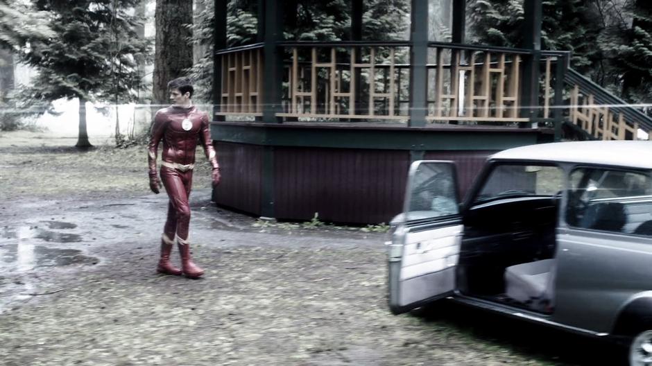 Barry searches around the picnic site but doesn't see any signs of DeVoe.