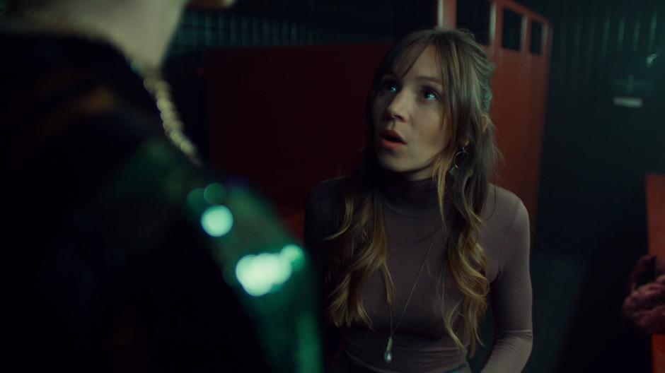 Waverly looks up at Petra after being glamoured.
